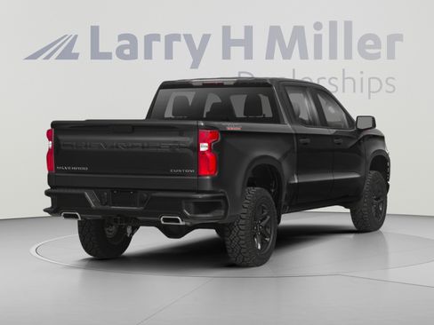 Used 2019 Chevrolet Silverado 1500 Custom Trail Boss w/ Custom Convenience Package AWD/4WD image 2