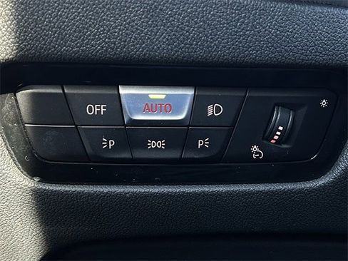 Used 2019 BMW 330i Sedan w/ Convenience Package image 25