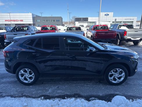 Used 2024 Chevrolet Trax LS w/ LS Convenience Package image 5