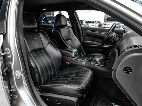Used 2018 Chrysler 300 S AWD/4WD image 32