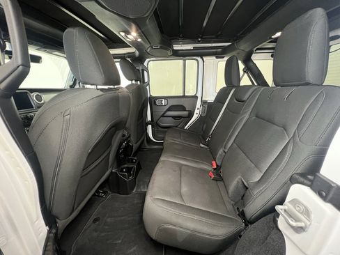 Used 2022 Jeep Wrangler Unlimited Sahara w/ Cold Weather Group image 5