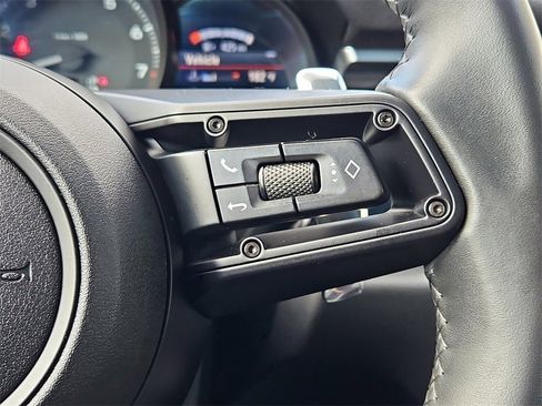 Certified 2025 Porsche Macan image 31