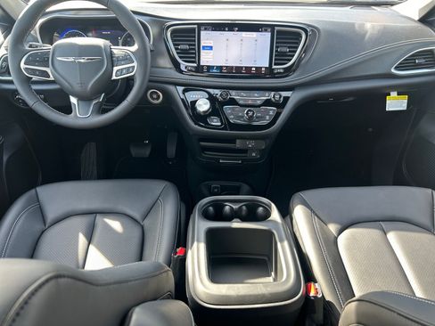 New 2026 Chrysler Pacifica Select AWD/4WD image 10