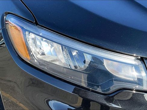 Used 2023 Jeep Compass Limited image 29