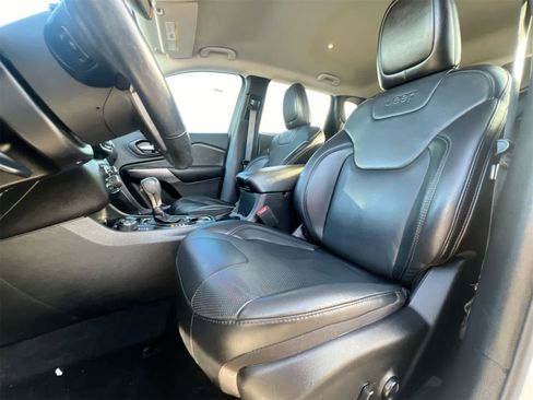 Used 2020 Jeep Cherokee Limited image 16