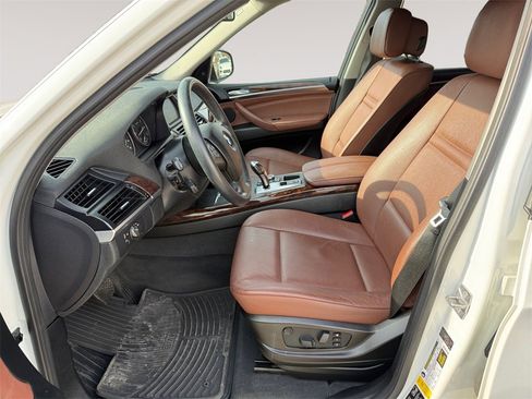 Used 2011 BMW X5 xDrive50i image 9