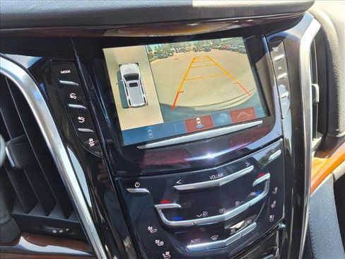 Used 2017 Cadillac Escalade Luxury RWD image 14