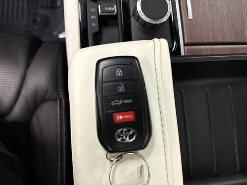 Used 2023 Toyota Tundra Capstone AWD/4WD image 39