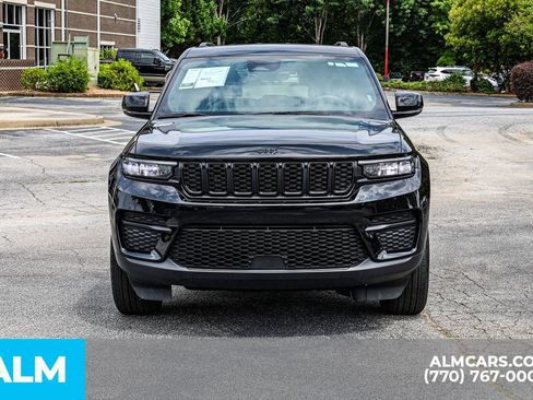 Used 2025 Jeep Grand Cherokee Altitude AWD/4WD image 11