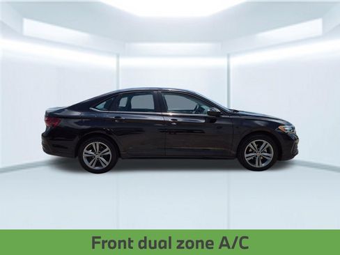 Used 2024 Volkswagen Jetta SE FWD image 8