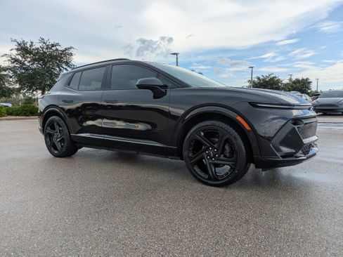 Used 2024 Chevrolet Equinox EV RS FWD image 2