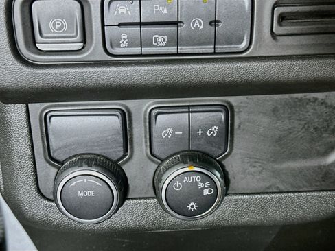 Used 2023 Chevrolet Tahoe LT w/ Luxury Package RWD image 17