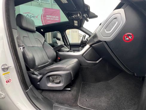 Used 2015 Land Rover Range Rover Sport SE image 19