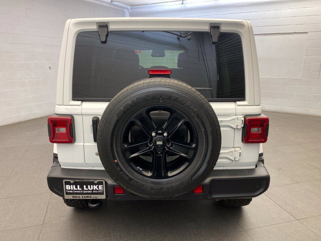 Used 2019 Jeep Wrangler Unlimited Sahara AWD/4WD image 6