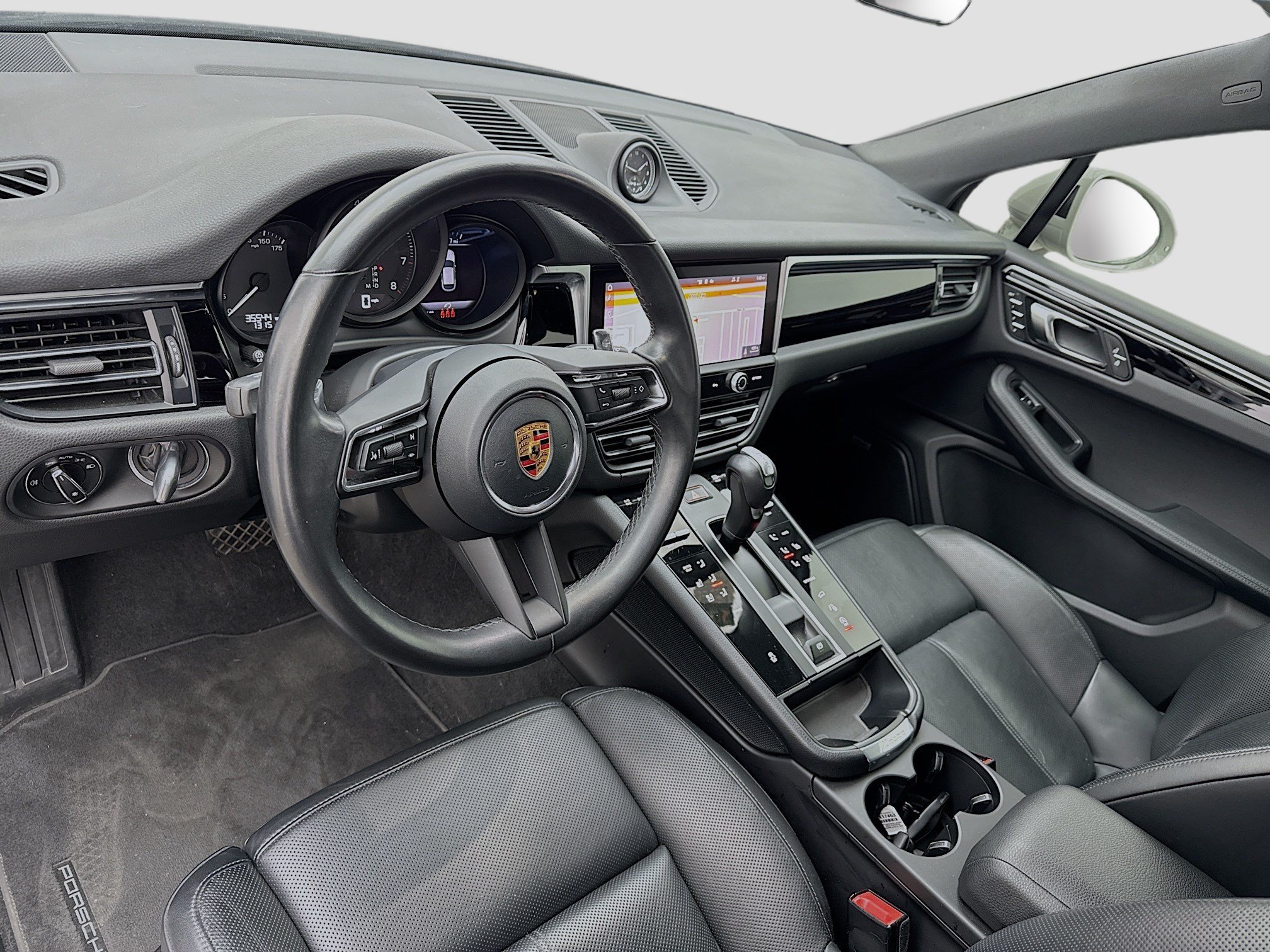 Used 2023 Porsche Macan AWD/4WD image 7