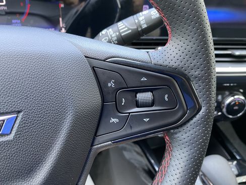Used 2026 Chevrolet Trax RS FWD image 21