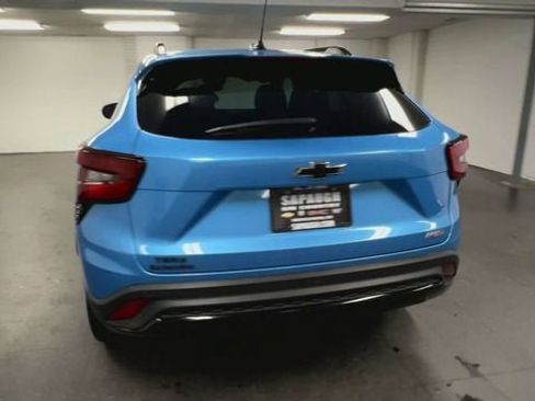 Certified 2025 Chevrolet Trax RS w/ Sunroof Package FWD image 7