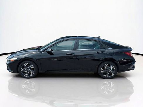New 2026 Hyundai Elantra Limited FWD image 8