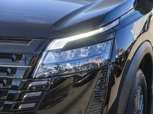 New 2026 Nissan Pathfinder SV FWD image 4