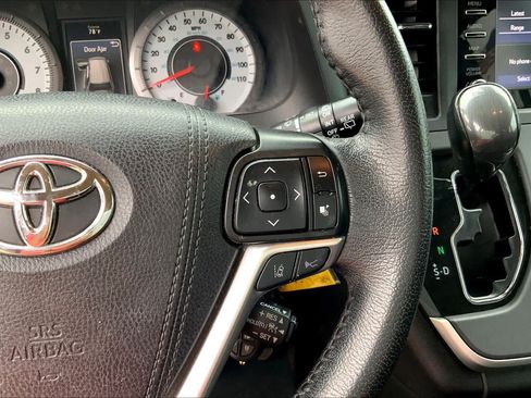 Used 2020 Toyota Sienna SE FWD image 23