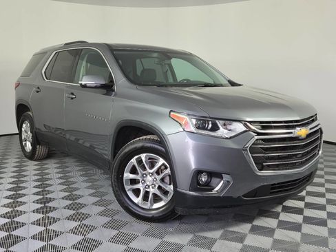 Used 2018 Chevrolet Traverse LT FWD image 1