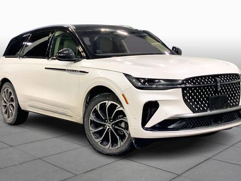 Used 2024 Lincoln Nautilus Reserve w/ Equipment Group 203A image 3