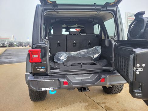 Used 2025 Jeep Wrangler Unlimited Rubicon 4xe w/ Convenience Group image 19