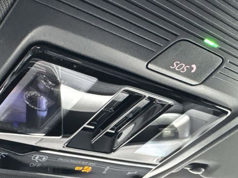 New 2026 Volkswagen Tiguan SE R-Line FWD image 22