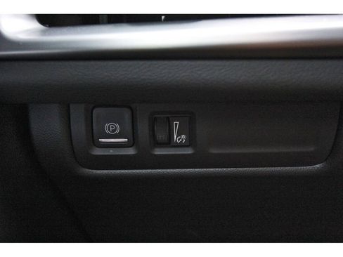 Used 2024 Cadillac XT4 Luxury w/ Cold Weather Package FWD image 19