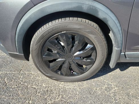 Used 2020 Nissan Kicks S FWD image 4