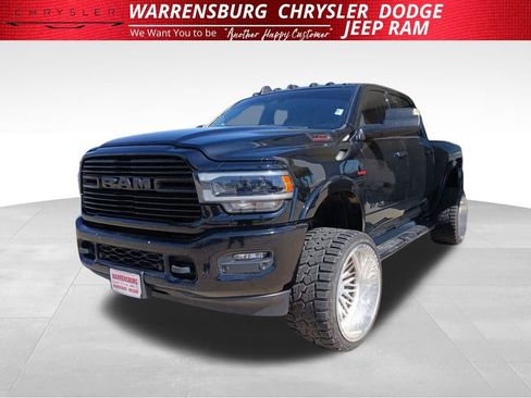 Used 2019 RAM 2500 Laramie w/ Black Appearance Package image 7