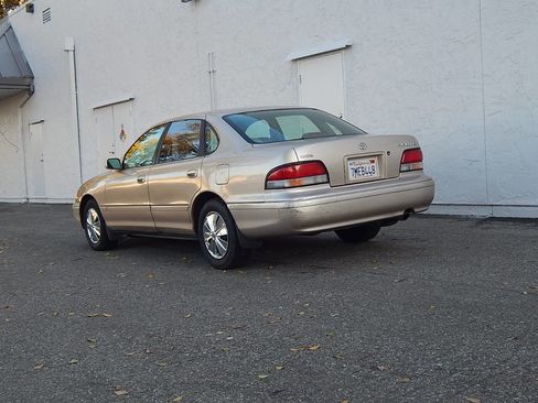 Used 1997 Toyota Avalon XL image 4