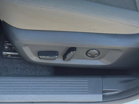 Used 2025 Nissan Rogue SV FWD image 22