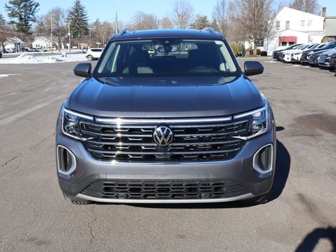 Used 2024 Volkswagen Atlas SEL image 2