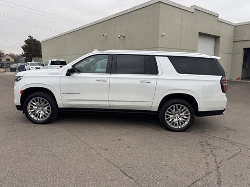 Used 2024 Chevrolet Suburban High Country image 6