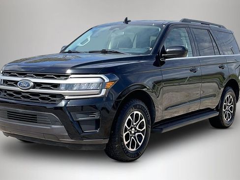 Used 2024 Ford Expedition XLT RWD image 2