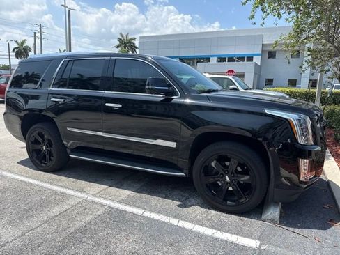 Used 2020 Cadillac Escalade Premium Luxury RWD image 1