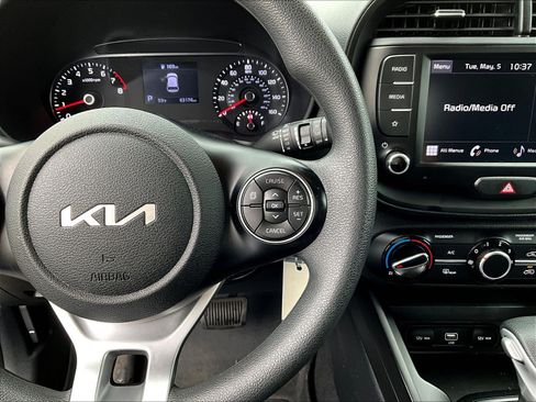 Used 2022 Kia Soul LX w/ Technology Package FWD image 11
