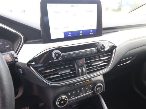 Certified 2020 Ford Escape SE image 17