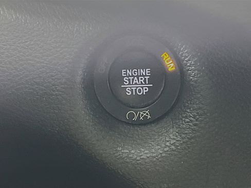 Used 2019 Jeep Cherokee Trailhawk w/ Cold Weather Group image 23