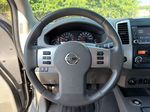 Used 2020 Nissan Frontier SV AWD/4WD image 12