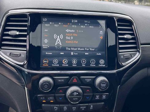 Used 2021 Jeep Grand Cherokee Laredo X image 14