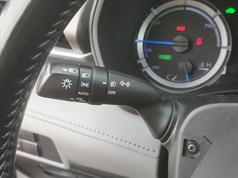 Used 2021 Toyota Highlander LE AWD/4WD image 16