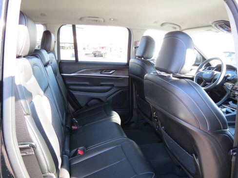 Used 2023 Jeep Grand Cherokee Limited image 31