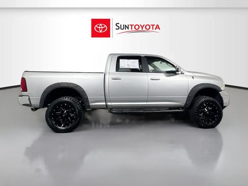 Used 2019 RAM 1500 Classic SLT AWD/4WD image 2