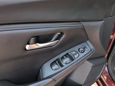 Used 2024 Nissan Sentra SV FWD image 25