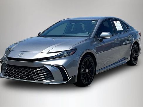 Used 2025 Toyota Camry SE FWD image 2