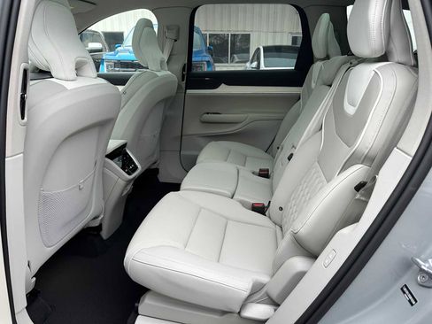 New 2025 Volvo EX90 Ultra image 15