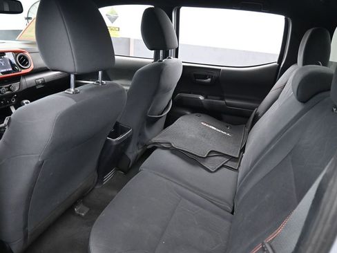Used 2019 Toyota Tacoma TRD Off-Road image 32