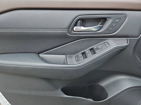 Certified 2023 Nissan Rogue SL image 12